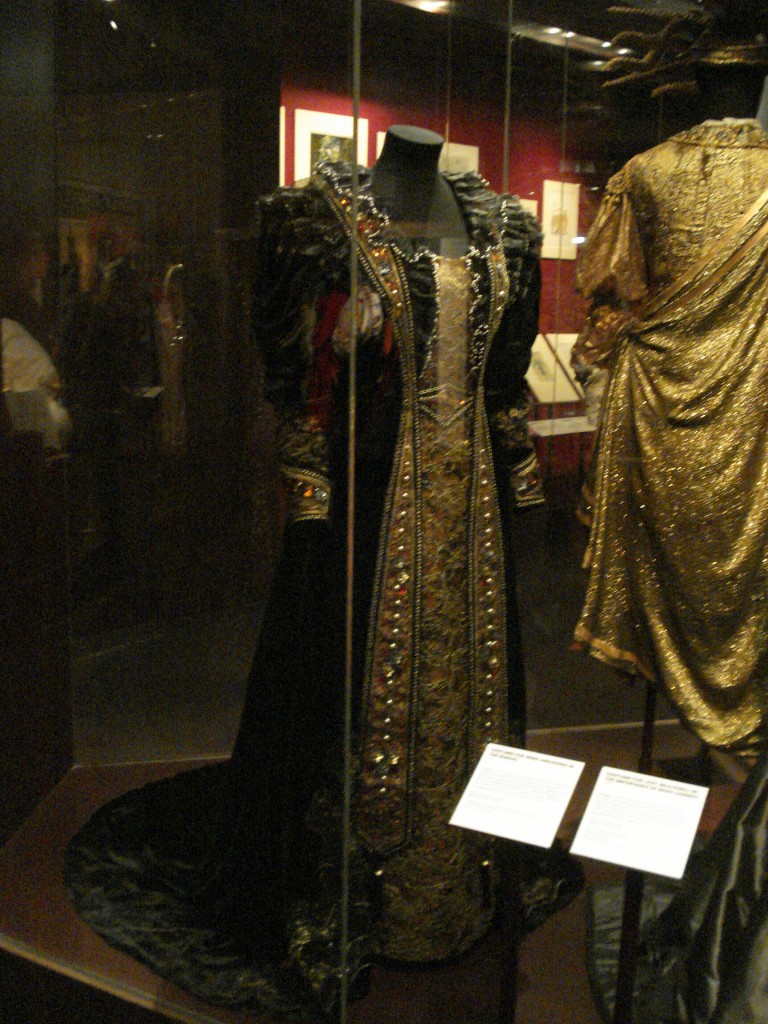 V and A 050